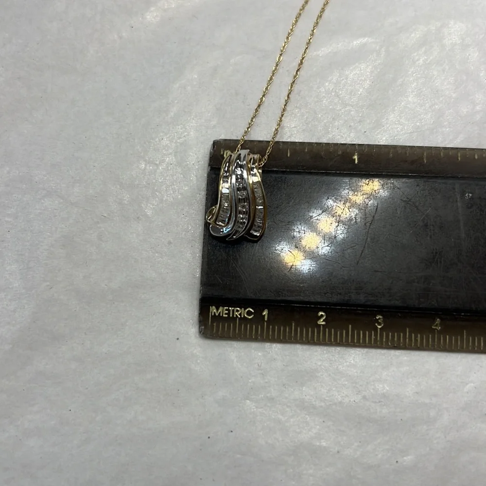 Round Diamonds 10K Gold Pendant - Picture 5 of 7